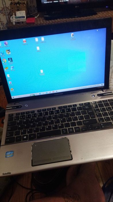 Core i7 Laptop with 16 GB RAM and 256 GB SSD64738832262658121