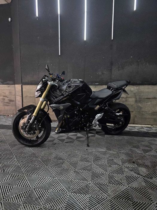 Suzuki GSR 750 naked
