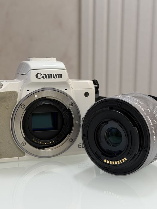 Продам Canon EOS M50 в белом цвете с объективом EF-M 15–45mm IS STM.