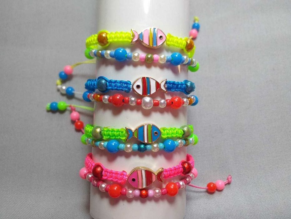 4 Pulseiras duplas em Macramê em cores Neon com Peixinho e contas diversas
