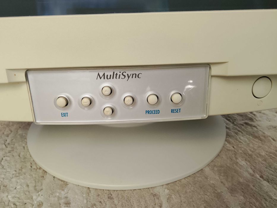 Monitor NEC MultiSync FE700