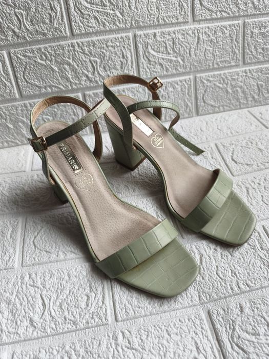 жіночі босоніжки від Primark  40 розмір