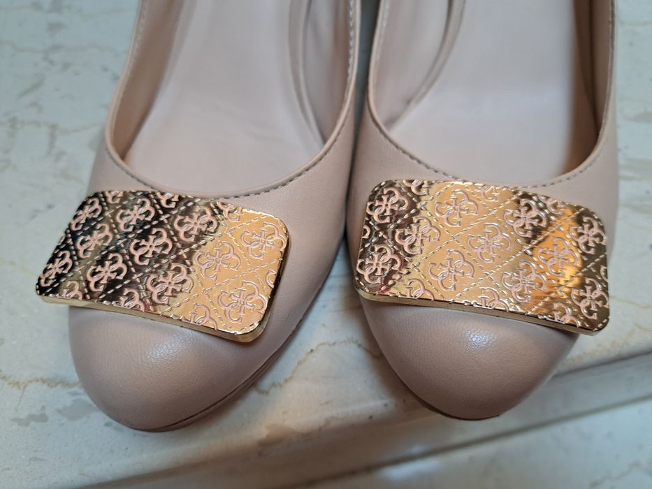 Buty Guess szpilka