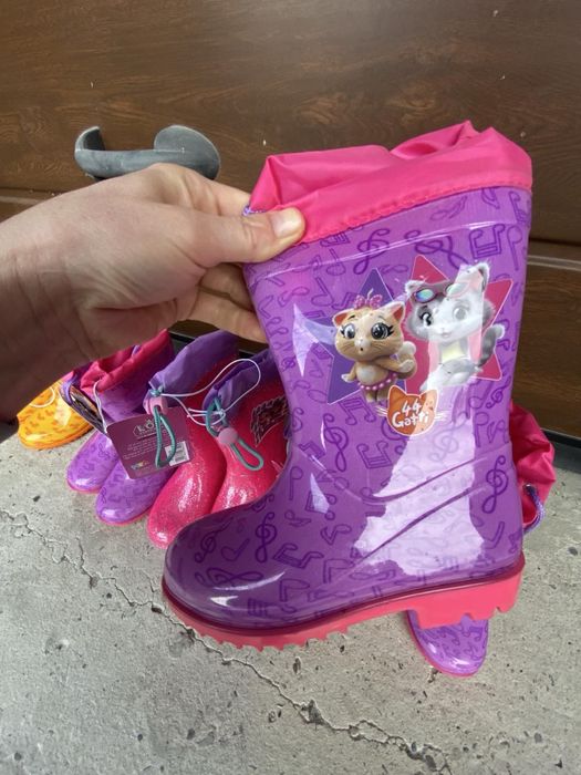 Гумаки, резинові чоботи.