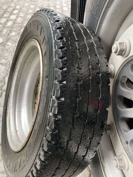 Roda completa de carrinha