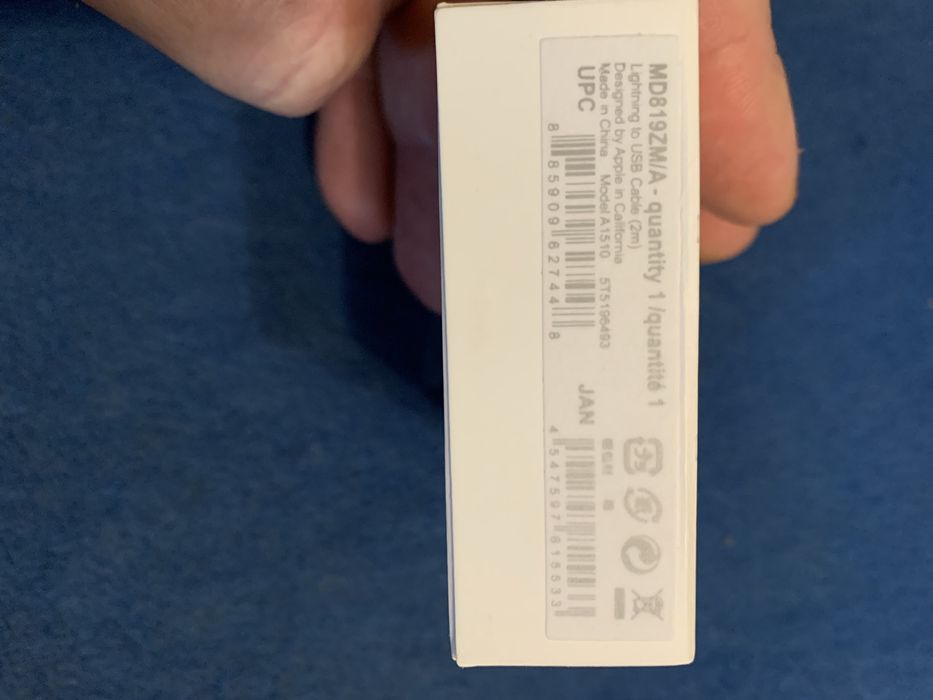 Кабель фирменный Apple USB to Lighting 2м. Греется штекер.