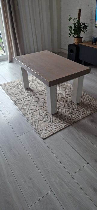 Solidny stół kawowy