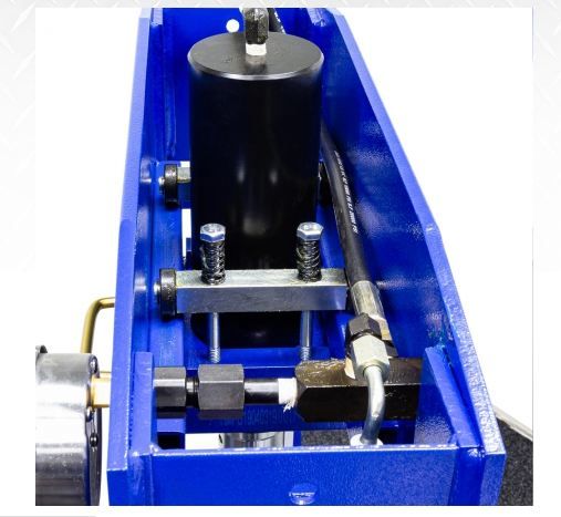 Prensa Hidráulica c/ bomba capacidade 30 Toneladas AP28