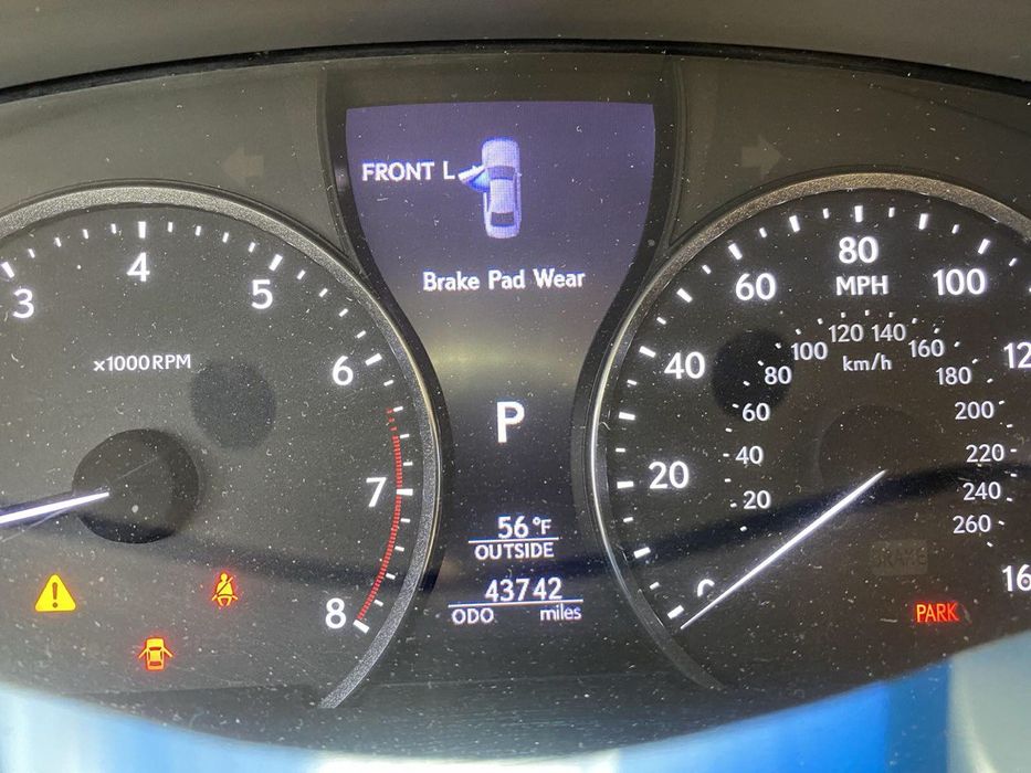 Автомобиль Lexus LS 460