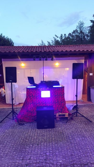 Aluguer de som e iluminação para pequenos eventos