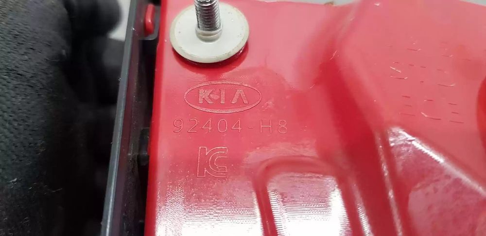 FAROLIM TRASEIRO DIREITO INTERIOR KIA RIO IV 2021 -92404H8010