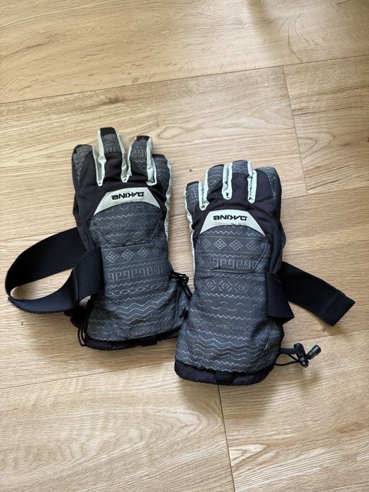 Luvas com protecoes para snowboard