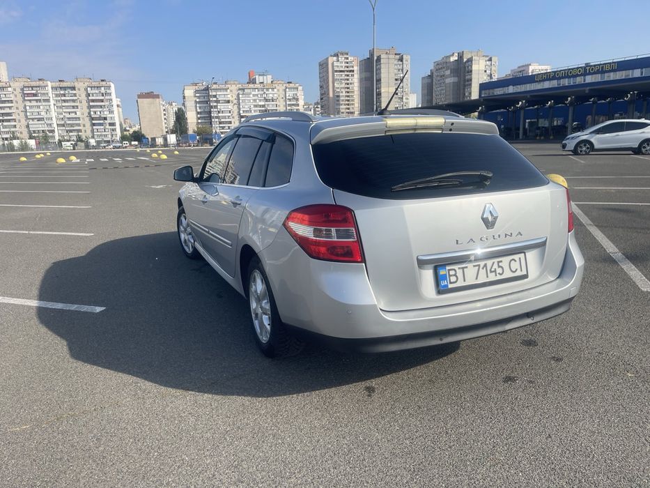 Рено Лагуна 3модель 2010р універсал пригнана з Європи