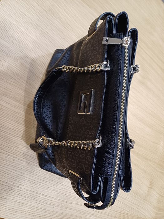 Carteira Guess como nova