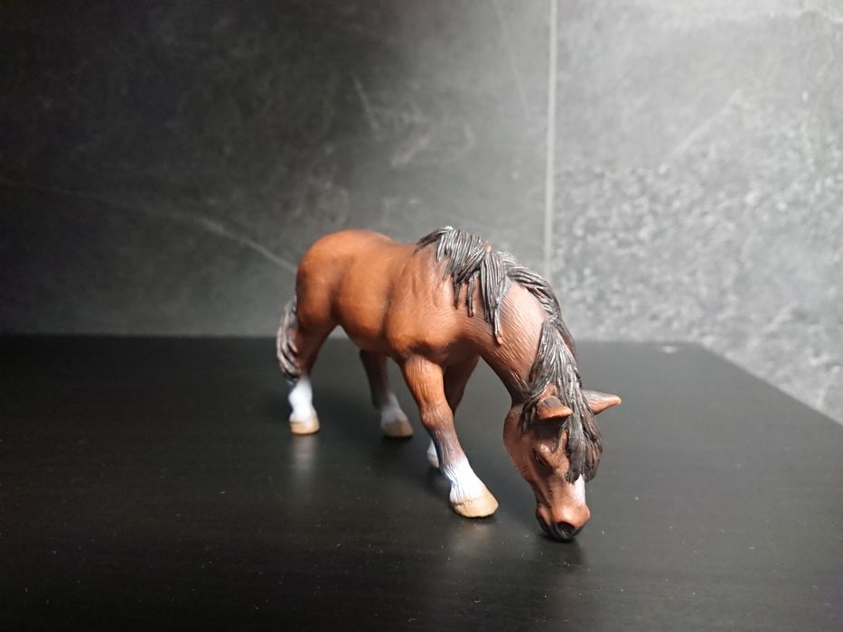 Лошадь Schleich Пасущийся пони, раритет, коллекционная фигурка