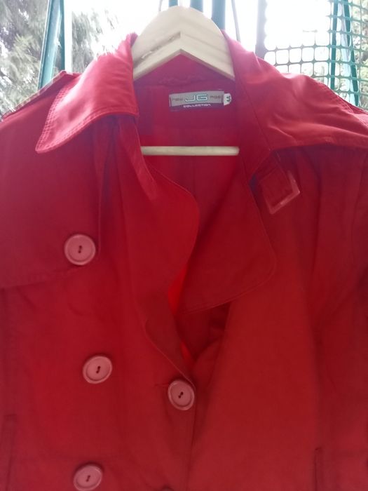 Piękny płaszczyk prochowiec krótki