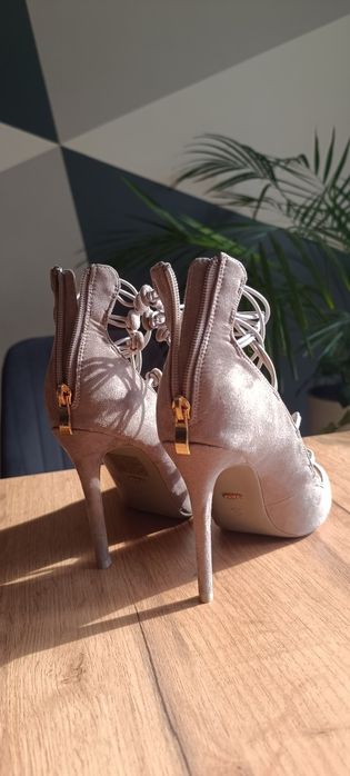 Nowe buty 38 sandałki
