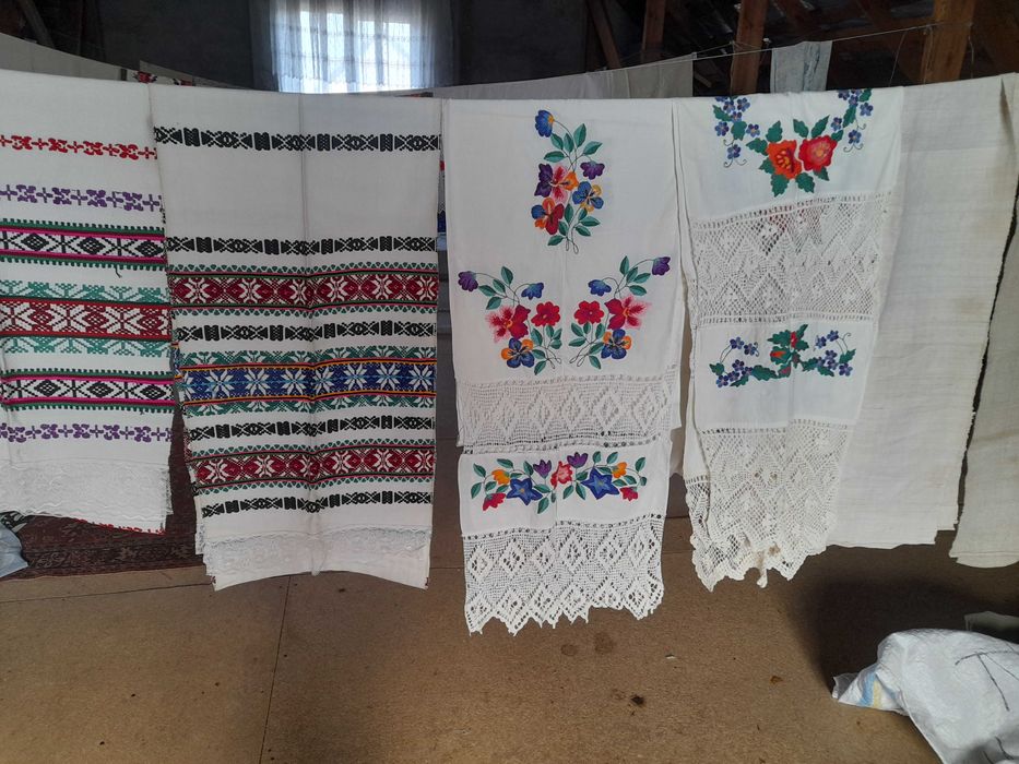 Рушники вишиті?доріжки домотканні