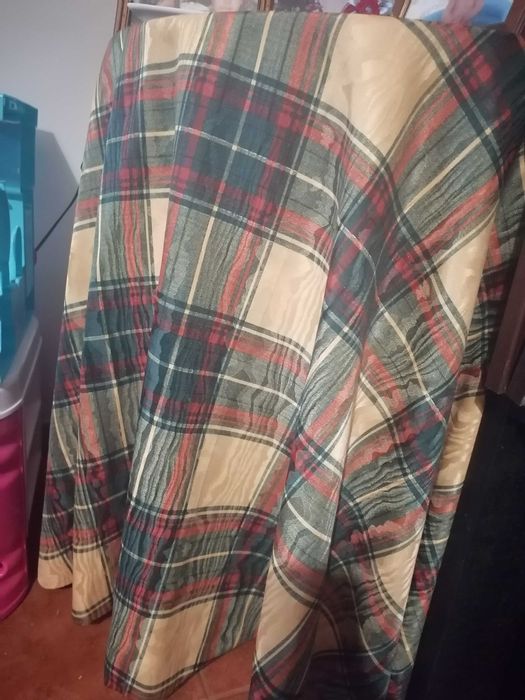 Conjunto de 4 Cortinados e pano de camilha