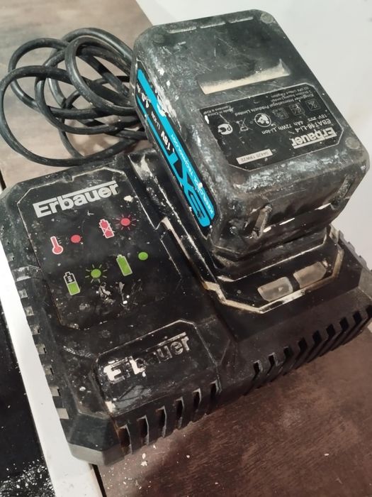 Ładowarka i bateria Erbauer