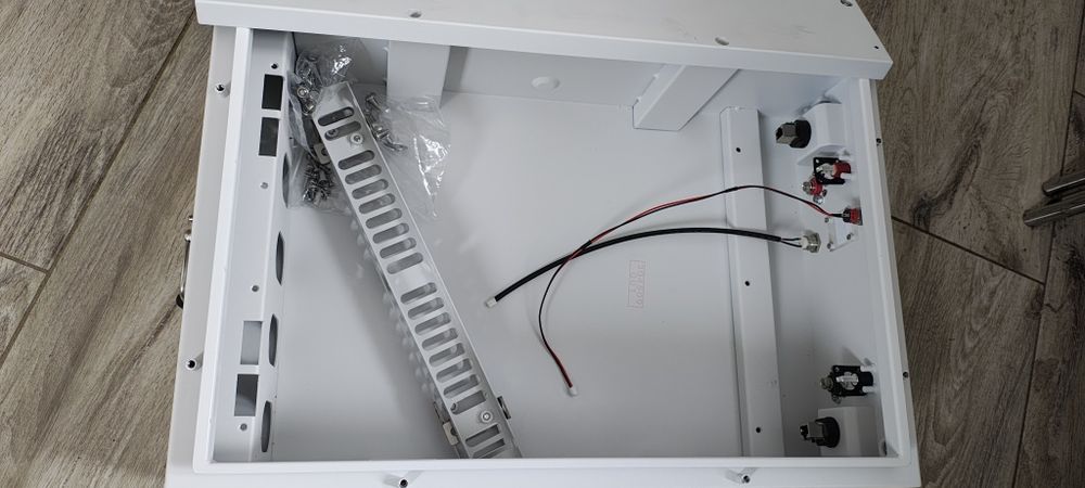 Magazyn energii 5 KW - obudowa.