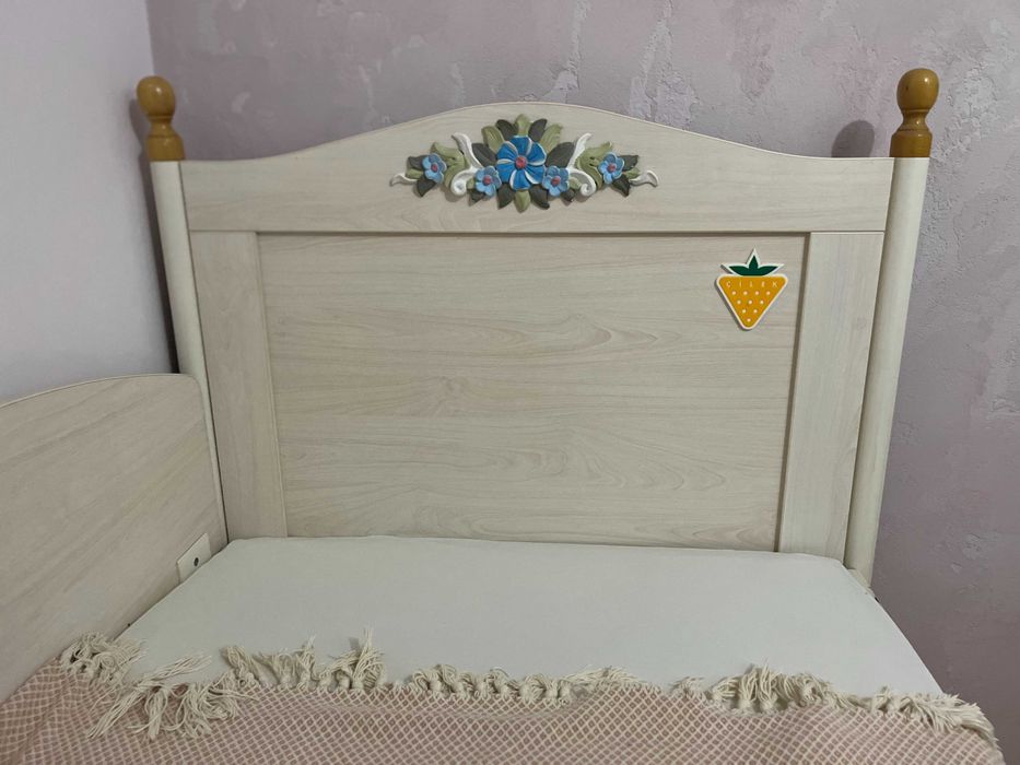 Ліжко для дівчинки