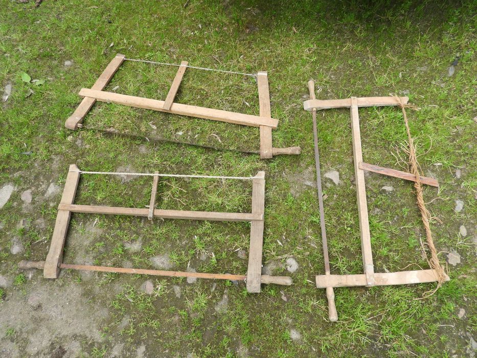 stare piły ramowe ręczne zabytek PRL drewniana dekoracja piła =