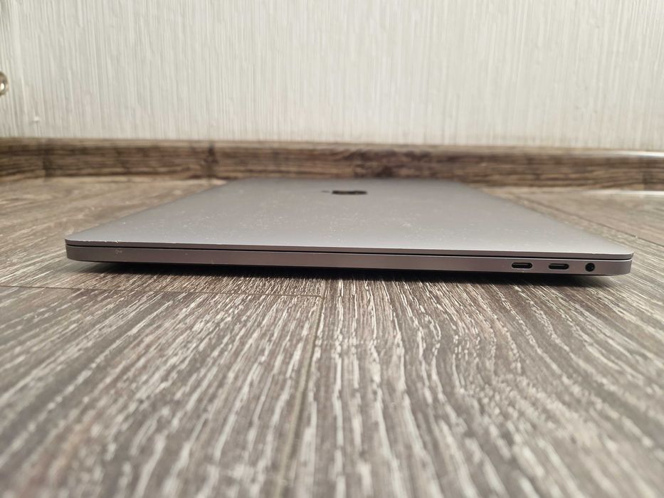 2019 MacBook Pro A2141 16" / i7-9750H / 16 GB / 512 GB / Touchbar