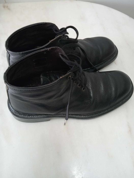 Botas em pele e sapatos em camurça nº 41