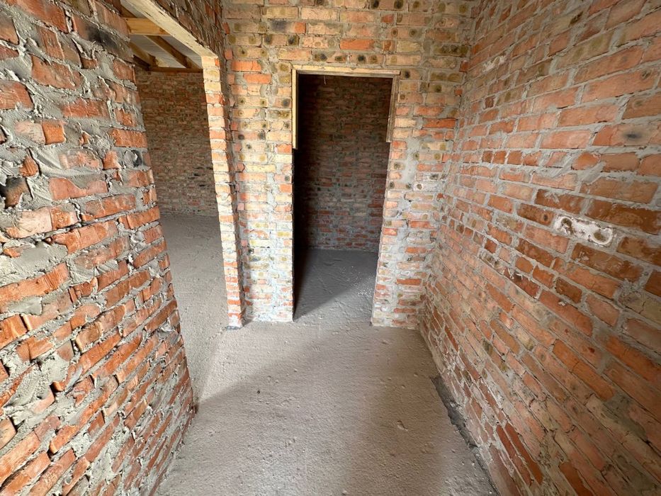 Котедж за 3 поліклінікою. З комунікаціями