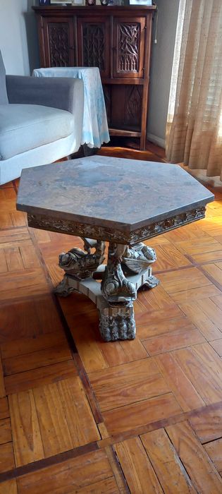 Mesa centro e duas credências