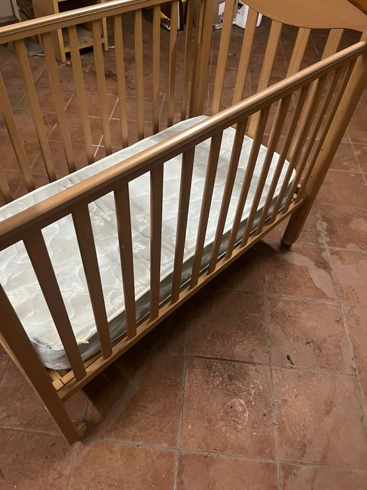 Berço+cómoda(4 gavetas)