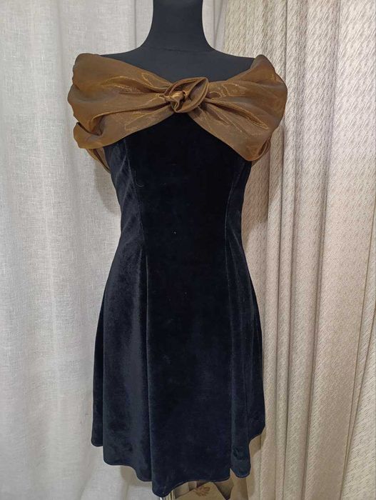 Платье бархатное с отделкой из органзы. Мини  H&M