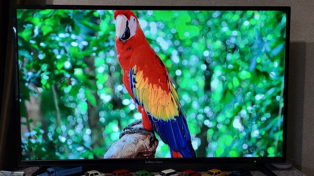 Телевізор liberton 43 ma1fhdta1 smart TV,t2 в гарному стані