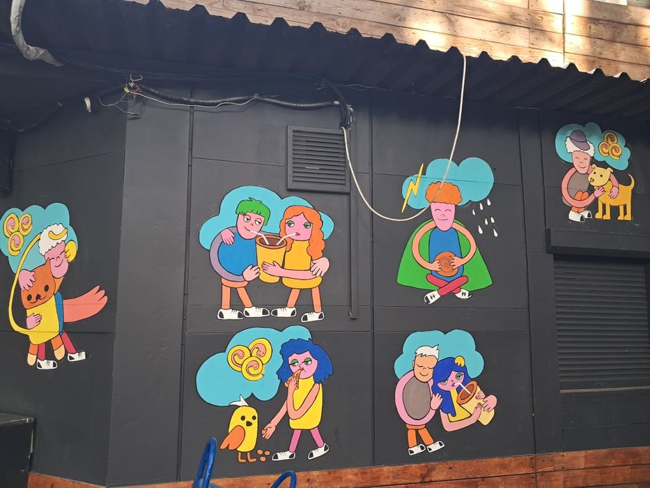 Роспись стен, витрин, окон, мебели