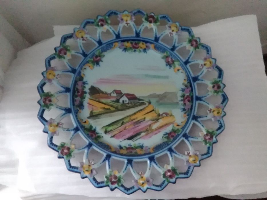 Prato decorativo em faiança (Pedro's Alcobaça)