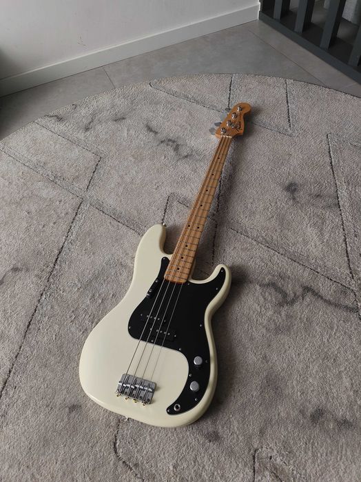 Fender standard Precision bass