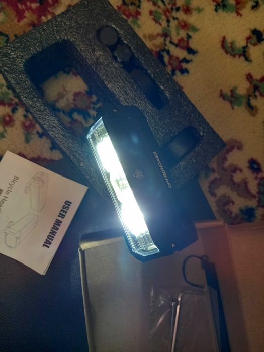 Велосипедная мощная фара (передняя) EOS610.