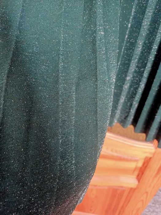 Sukienka zielona butelkowa zieleń ze srebrną nitką plisowana