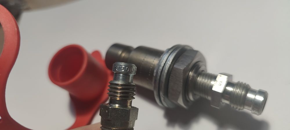 ВЗУ метан NGV1-P30 зі зворотним клапаном, під трубку D6 та D8