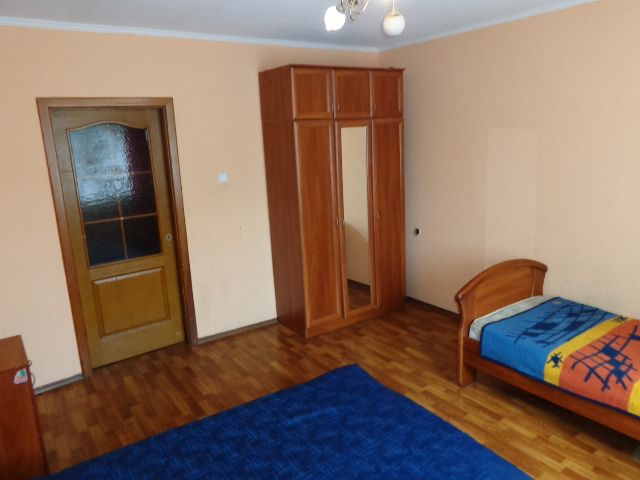 Центр. Подобово. 2 Кімнатна кв. Бойлер. Wi-Fi. 7 спальних місць.