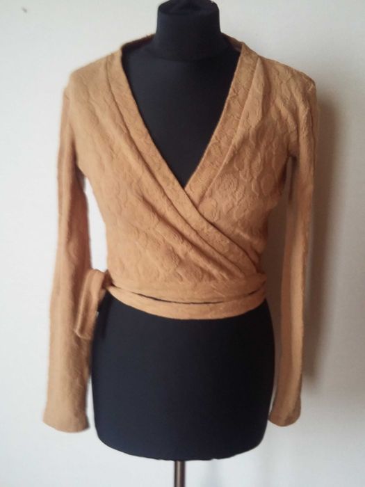 Śliczny krótki sweterek D&G. Dolce & Gabbana. Oryginalny. Stan idealny