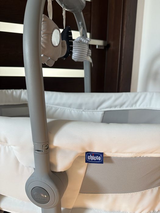 Chicco Baby Hug Pro 4w1 + materacyk i 2 prześcieradła