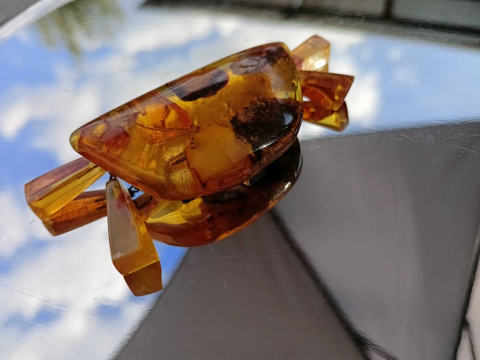 broszka z zatapianymi bursztynami szlifowana vintage