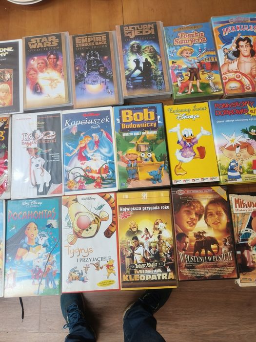 Kolekcja różnych kaset VHS