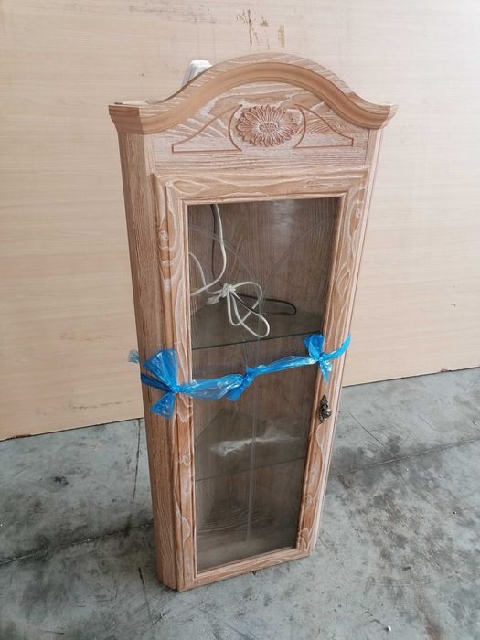 Móvel de Canto com lâmpada interior