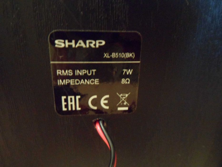Wieża SHARP z głośnikami .