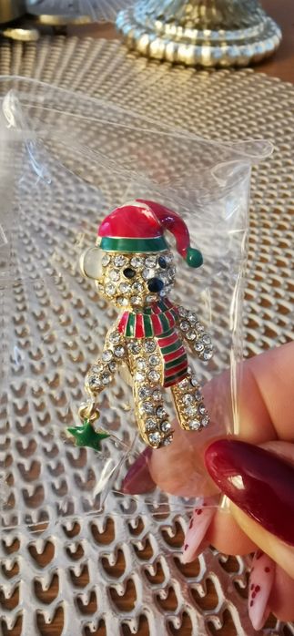 Broszka świąteczny misiek z gwiazdką, cyrkonie