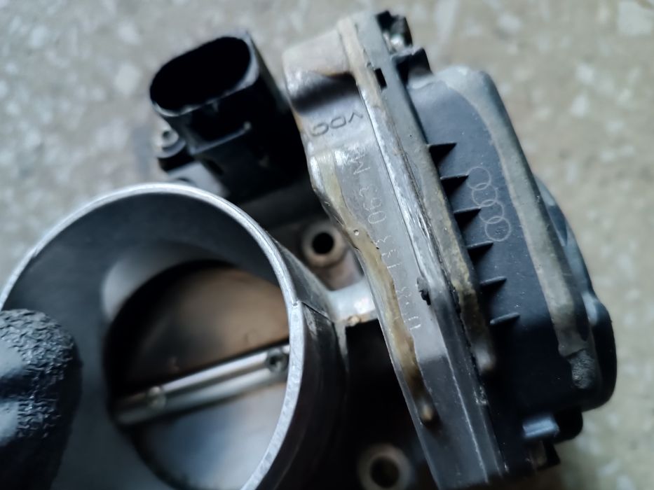 Przepustnica audi a4 b5 passat B5 A6 C5 1.8t 150km 058,133,063m