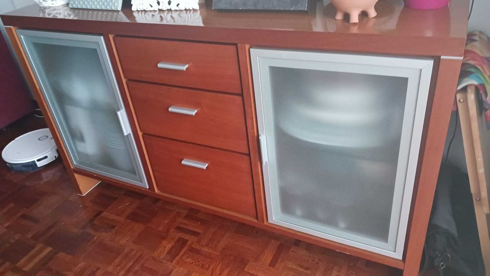Louceiro estilo moderno em madeira maciça